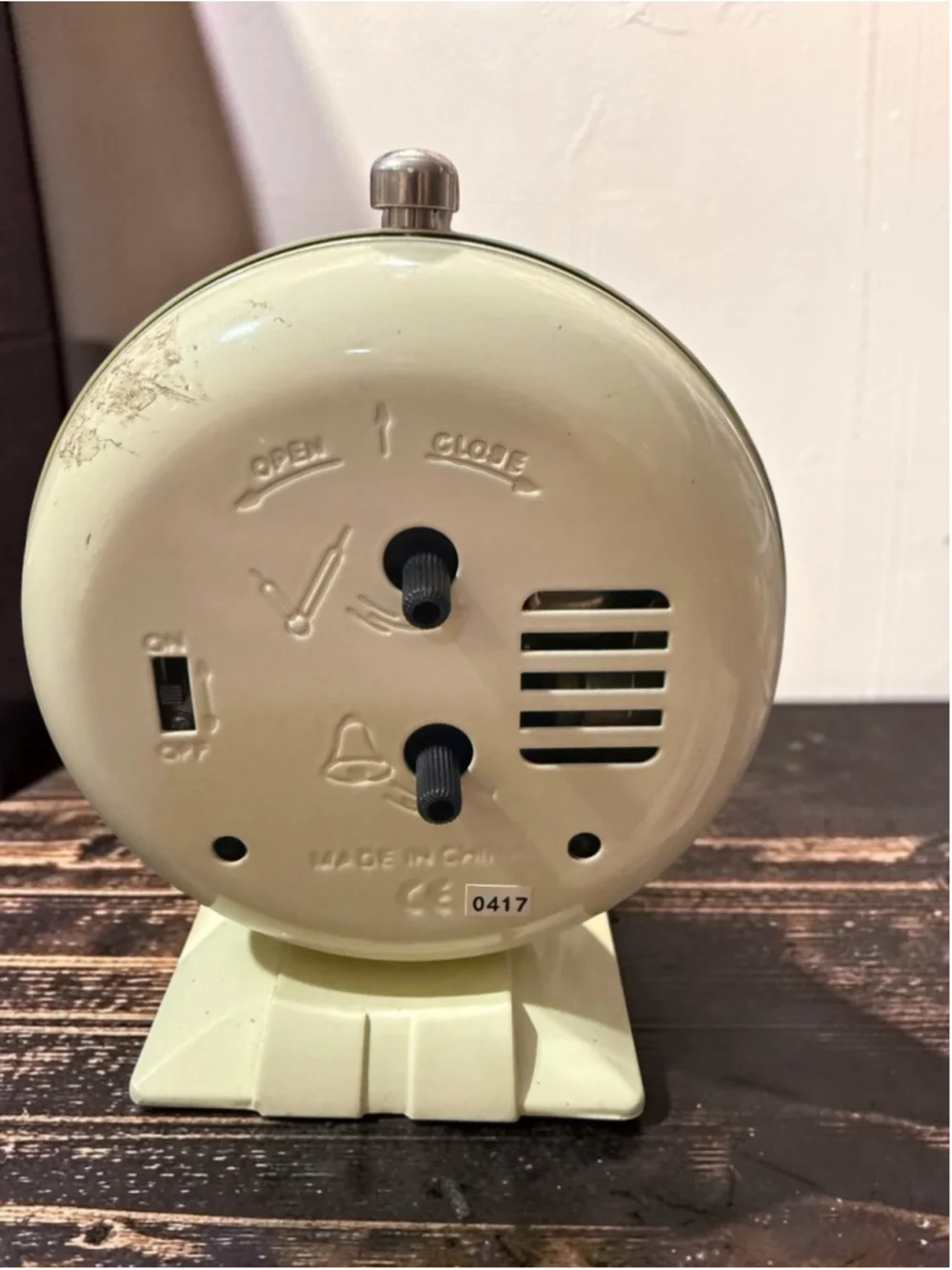 Westclox Baby Ben Style Quartz Alarm Clock | Retro Cream Analog Clock | Read Des
